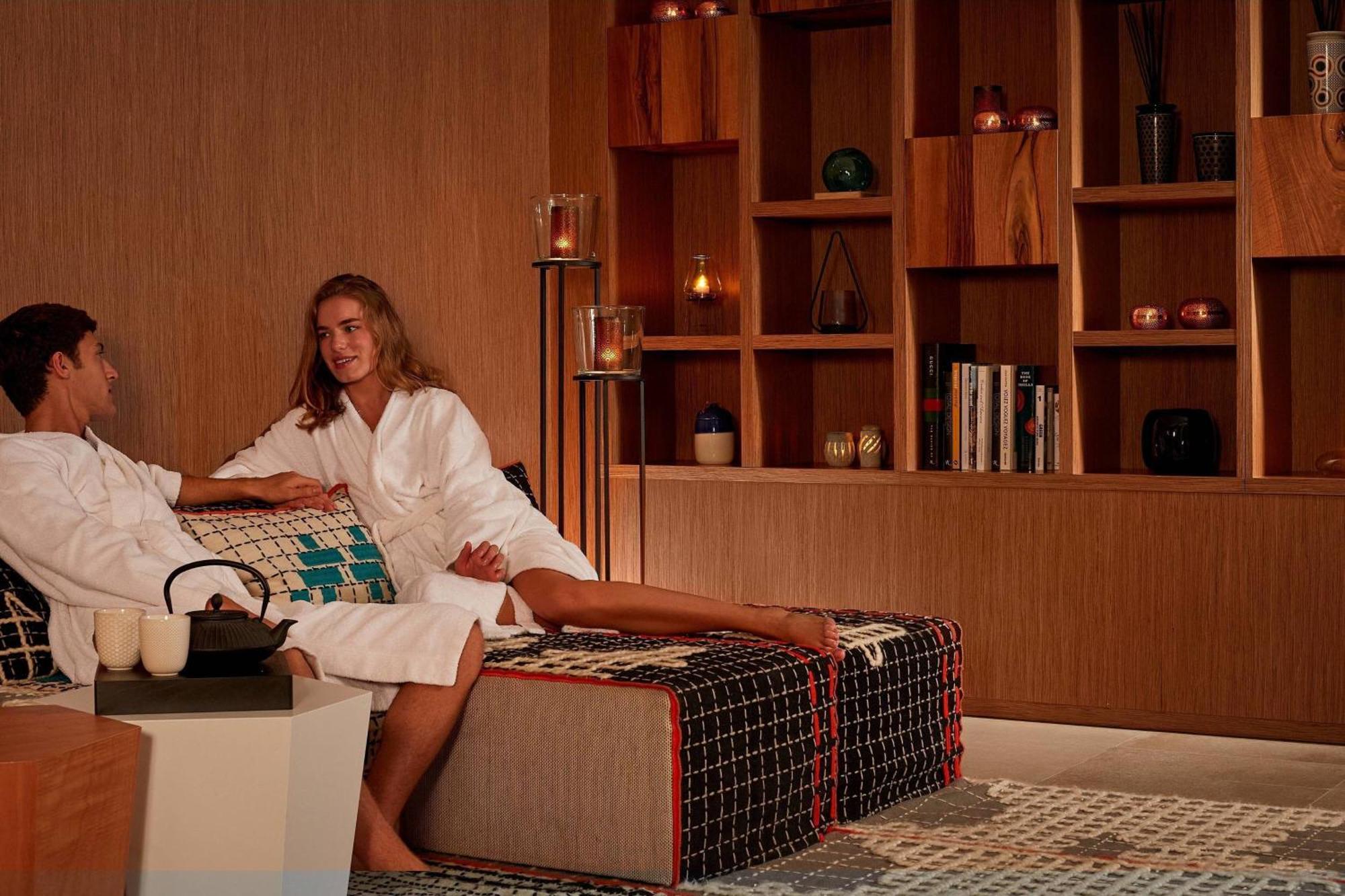 Paragraph Resort & Spa Shekvetili, Autograph Collection Luaran gambar A woman receiving a spa treatment