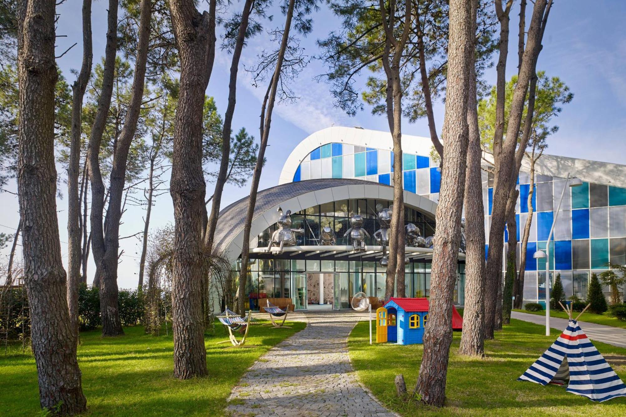 Paragraph Resort & Spa Shekvetili, Autograph Collection Luaran gambar The resort's main building