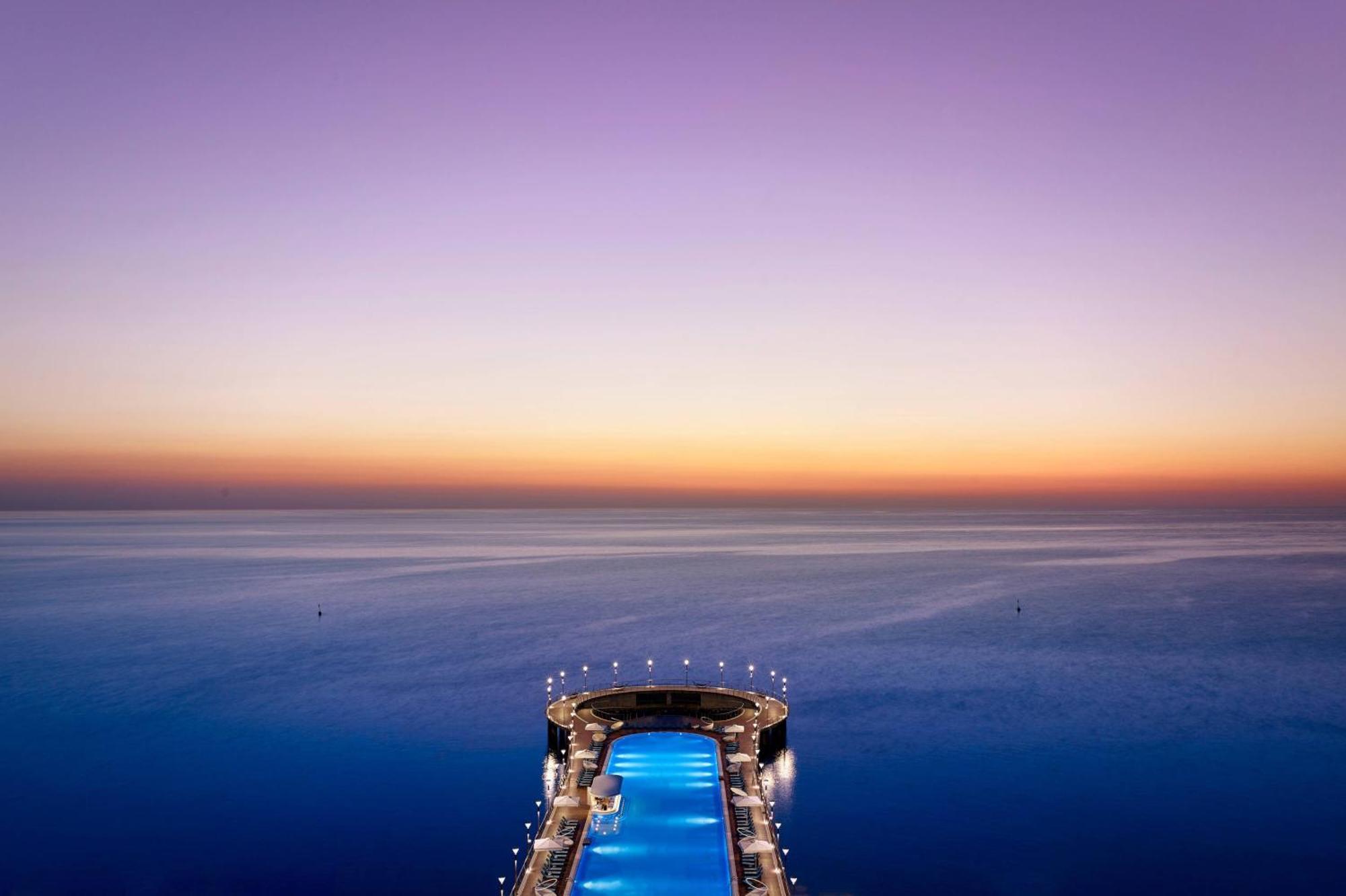 Paragraph Resort & Spa Shekvetili, Autograph Collection Luaran gambar The pier at sunset