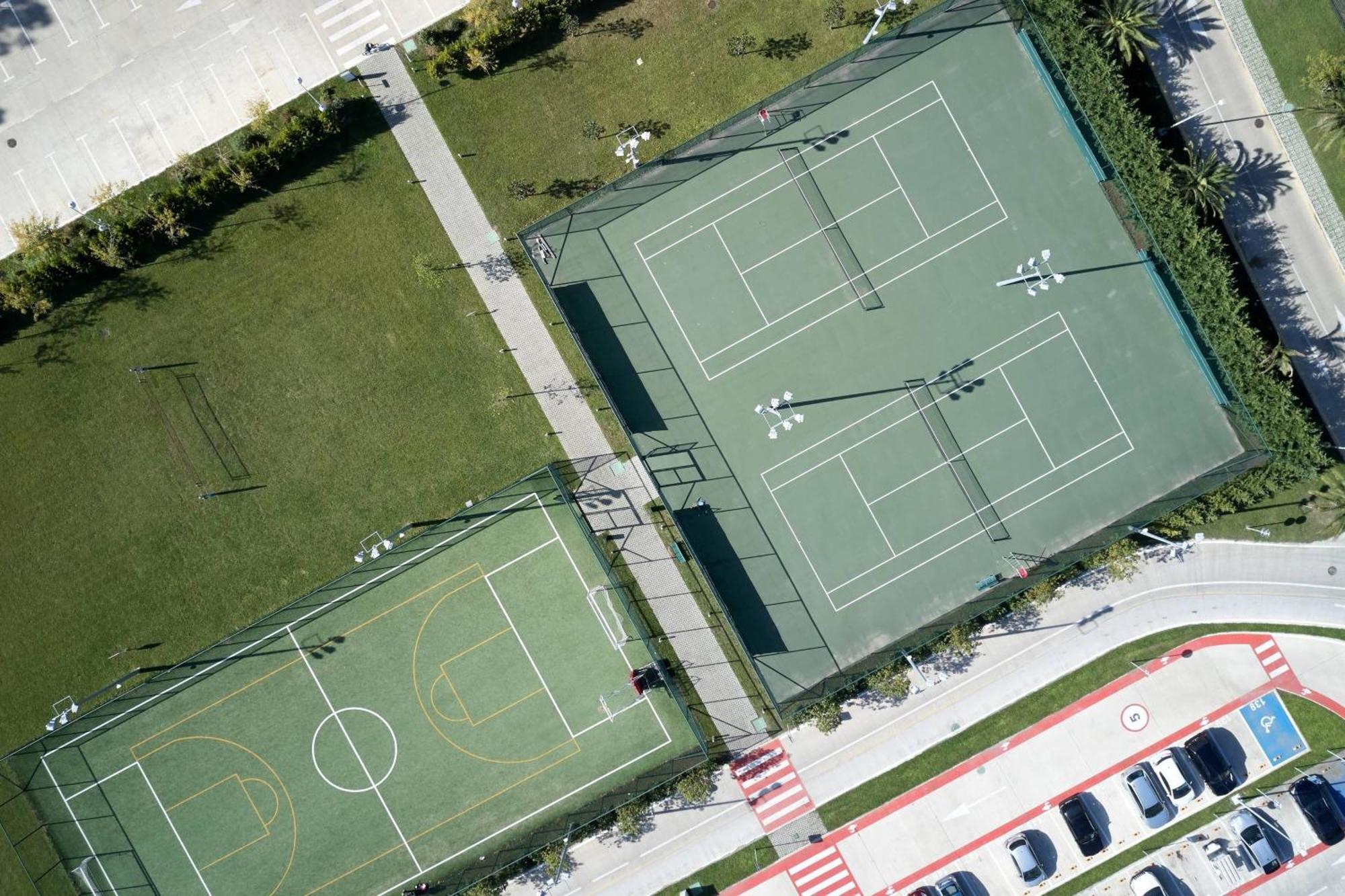 Paragraph Resort & Spa Shekvetili, Autograph Collection Luaran gambar Tennis courts at the University of Miami