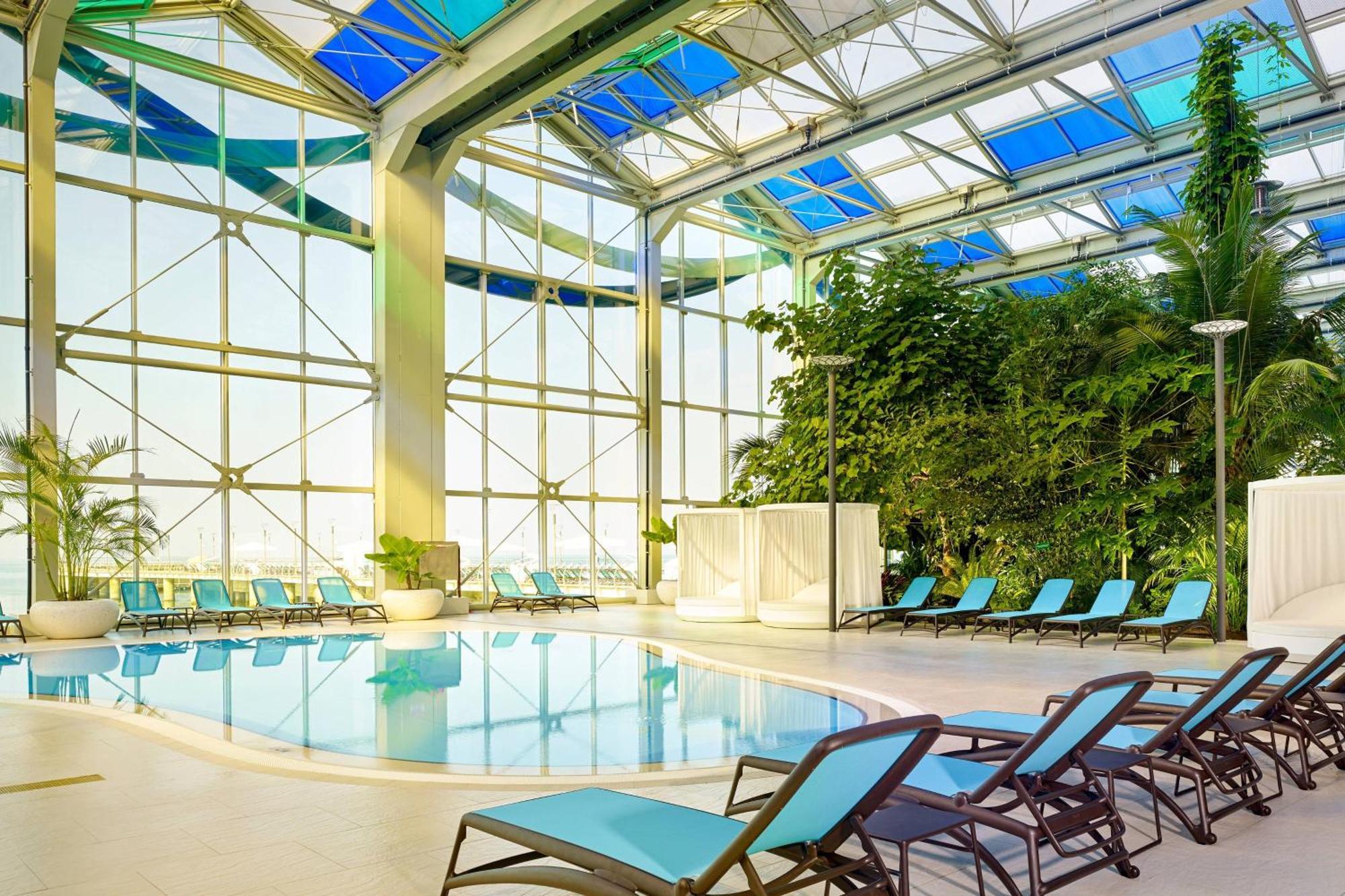 Paragraph Resort & Spa Shekvetili, Autograph Collection Luaran gambar The pool at the Westin Palace, Madrid