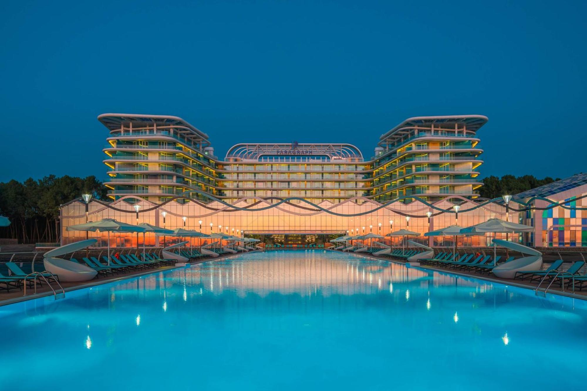 Paragraph Resort & Spa Shekvetili, Autograph Collection Luaran gambar The hotel at night