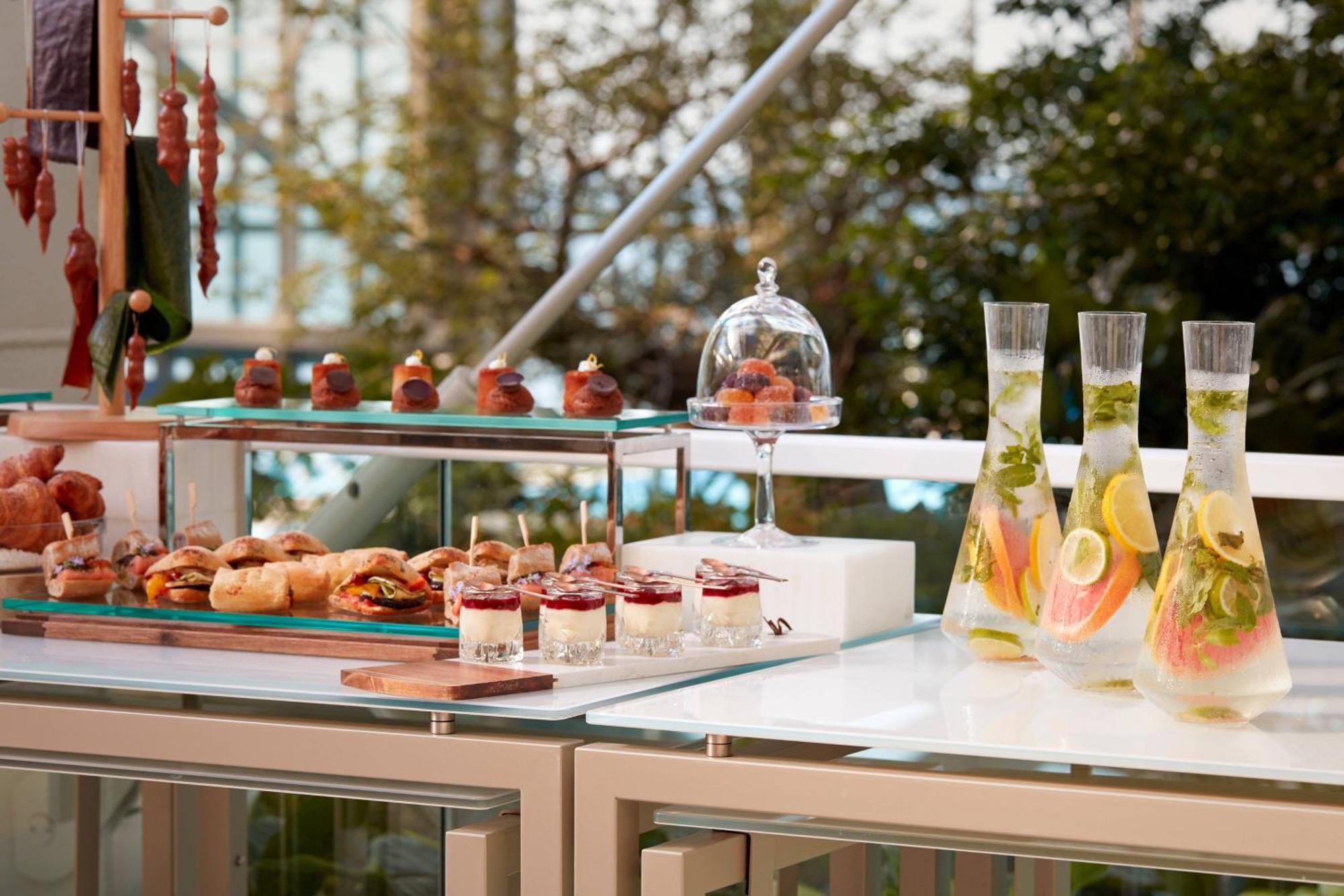 Paragraph Resort & Spa Shekvetili, Autograph Collection Luaran gambar A buffet at a hotel
